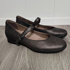 Dansko Kaelyn Metallic Nappa shoes in Graphite